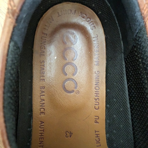 Ecco Helsinki Men's brown cognac dress shoes, size US 9.5.  Most comfortable! - Picture 3 of 6